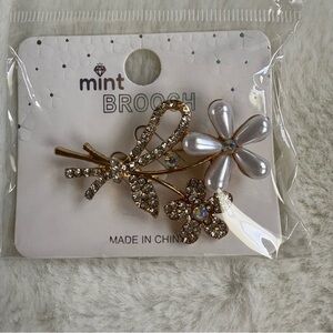 Mint Gold and Silver Floral Brooch Set